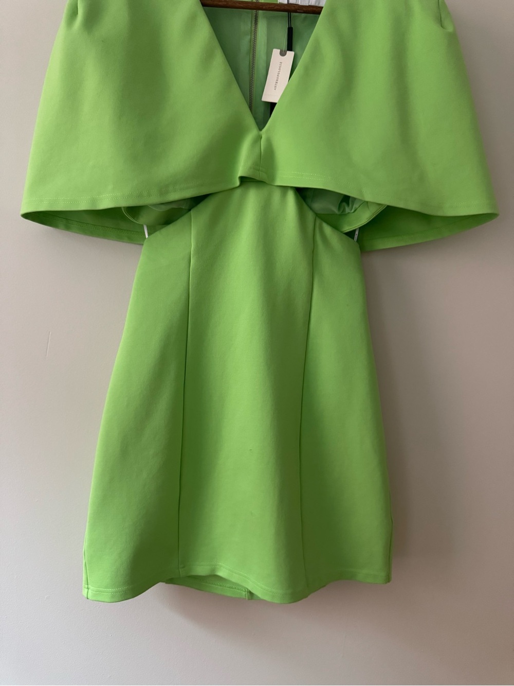 NWT ELLIATT V-Neck Cape Mini Dress M - Picture 5 of 15
